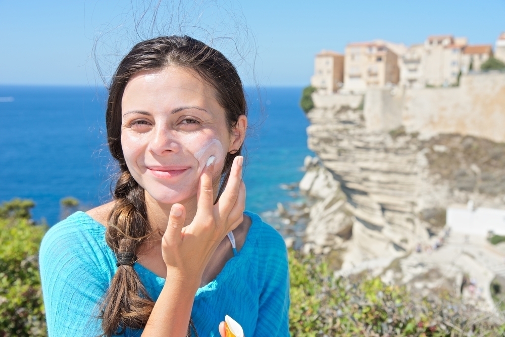 resveralife-using-natural-sunscreen-organic-sunscreen