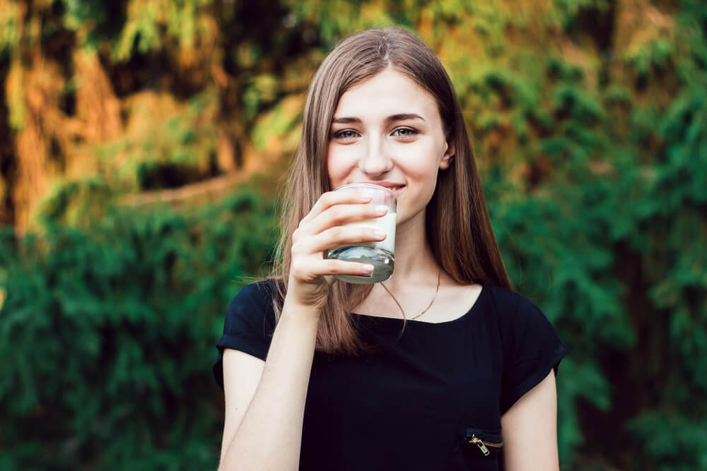woman drinking milk 